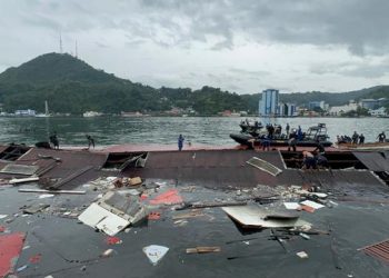 Earhquake M 5,4 Rocks Jayapura, Damaged Mall Buildings-Cafes Drifted into the Sea