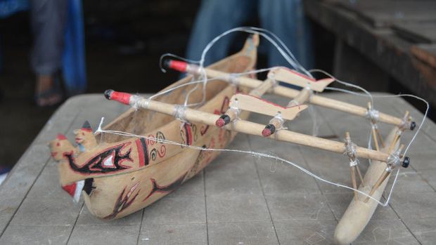 Miniature Sarmi boat typical of the Sobey tribe Photo: Hari Suroto / Special