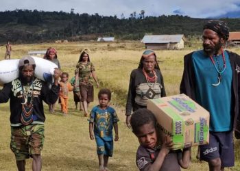 Indonesian National Police Distributes 264.7 Tons of Rice and 1,500 Staple Foods to Papuans Affected by Drought