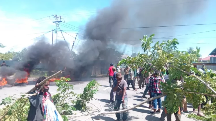 Nabire Demonstrations Descend into Rape Attacks. Source Cepos Online.