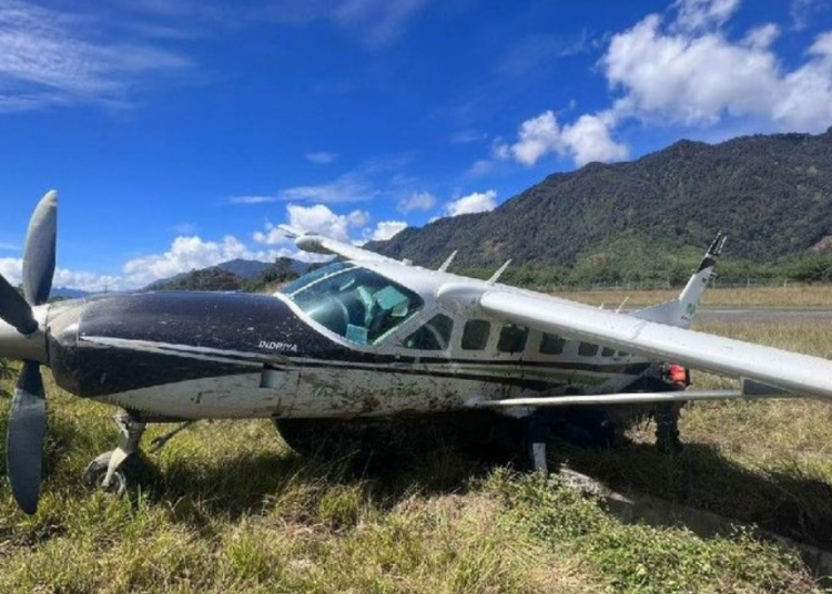 Smart Air Plane Fired Upon by Armed Criminal Group at Sinak Airport