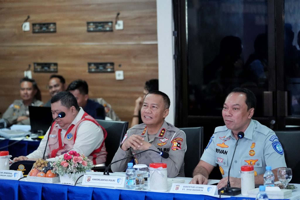 Kakorlantas Polri, Irjen Pol Aan Suhanan, melakukan survei untuk memastikan kesiapan jalur utama Operasi Lilin 2024