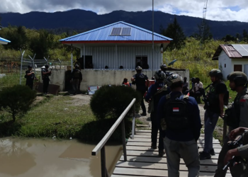 Gunfire Erupts Near Papua Airport as Puncak Regent's Plane Lands Safely Amid Security Operation