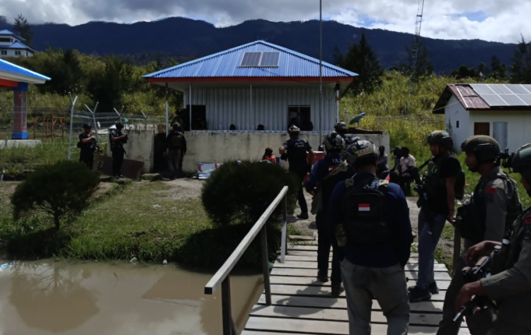 Gunfire Erupts Near Papua Airport as Puncak Regent's Plane Lands Safely Amid Security Operation