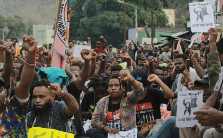Papuan Demonstration Erupt Outside Human Rights Ministry in Jakarta