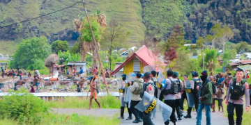 Armed Separatists Set Fire to Puncak Regent’s Homes and Government Office in Central Papua