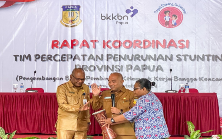 Papua Government Honors Top Regions for Achievements in Reducing Stunting