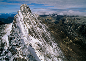 Papua’s Carstensz Peak Ice Projected to Disappear by 2026, Minister Warns