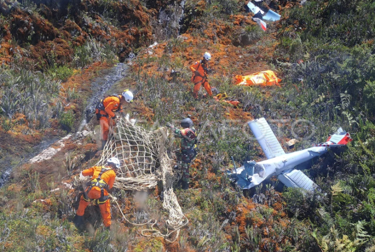 Helicopter Crash by PT Intan Angkasa in Central Papua, Four Victims Recovered