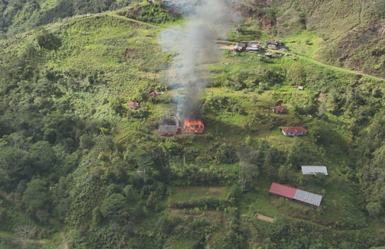 Armed Group Burns Down Junior High School in Papua’s Kiwirok District