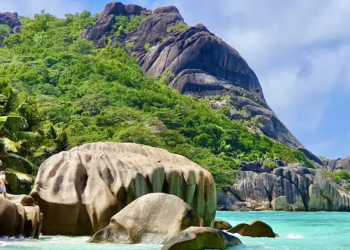 Seychelles Ambassador Visits Nabire, Supports Tourism Capacity Building