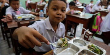 Free Nutritious Meal Program Shows Tangible Impact on Children and Local Economy in Papua