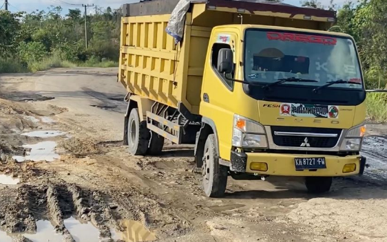 Jalan Rusak Akibat Overload Jadi Ancaman Infrastruktur dan Keselamatan Transportasi Nasional